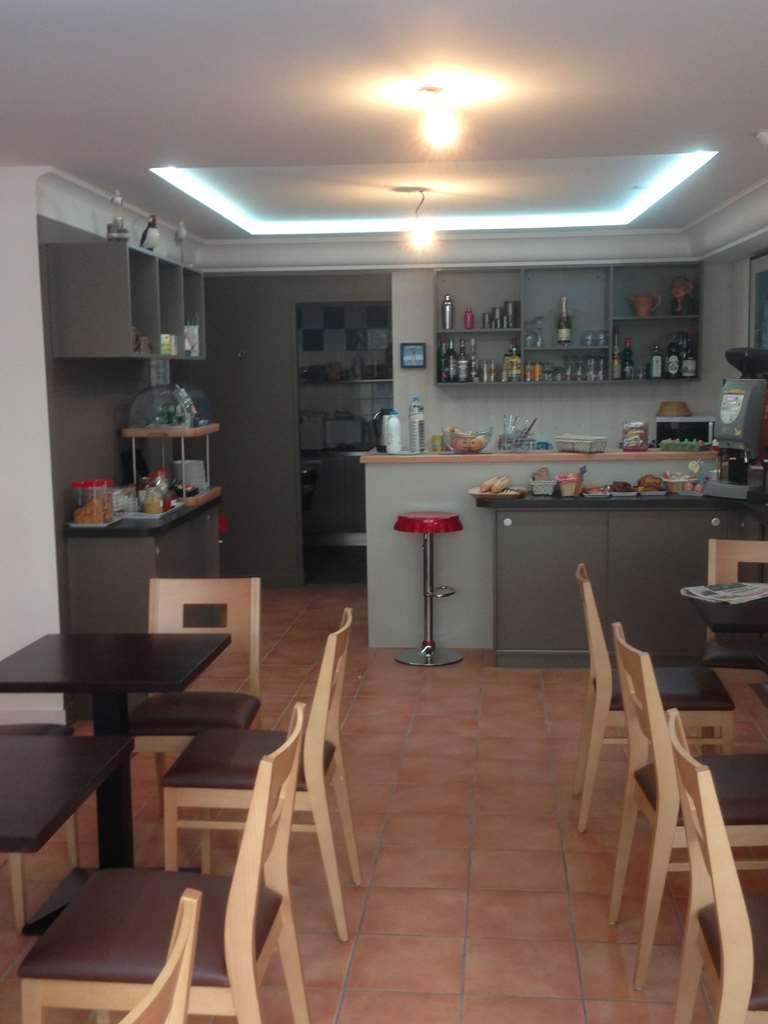 Brit Hotel Des Halles Concarneau Restoran gambar