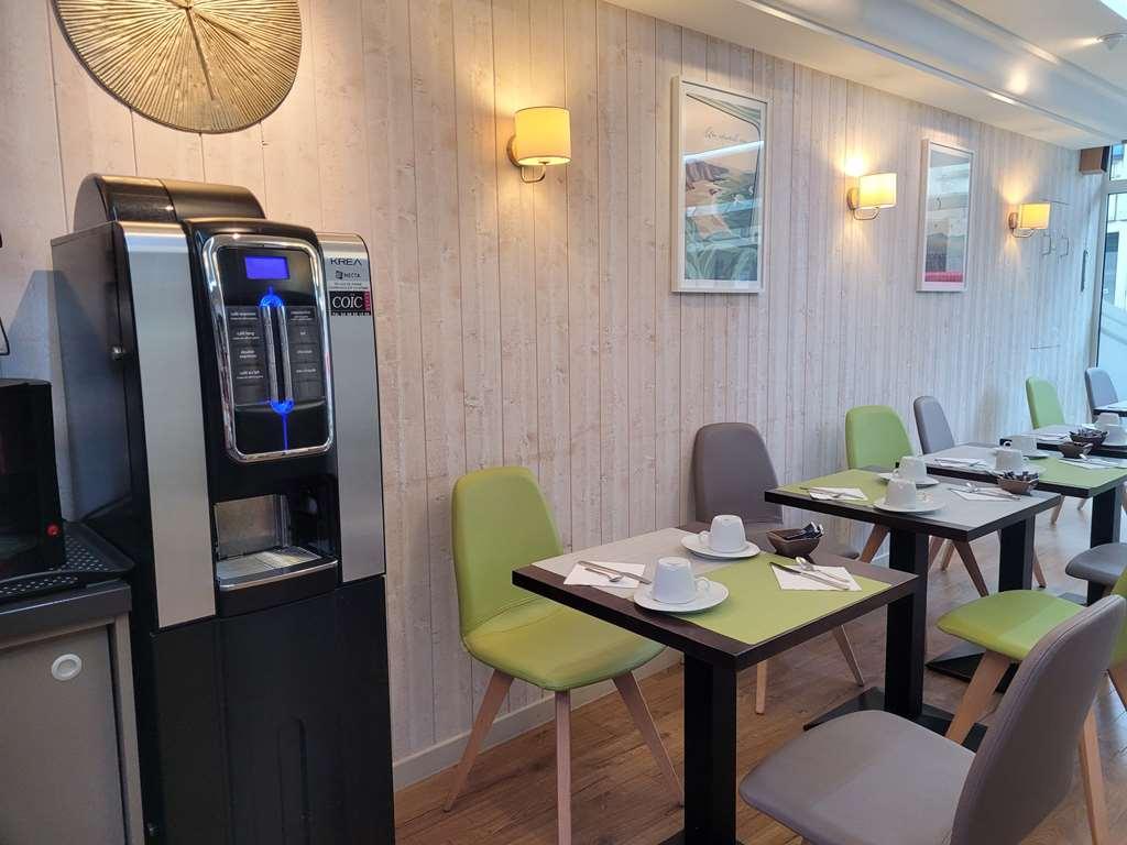 Brit Hotel Des Halles Concarneau Restoran gambar